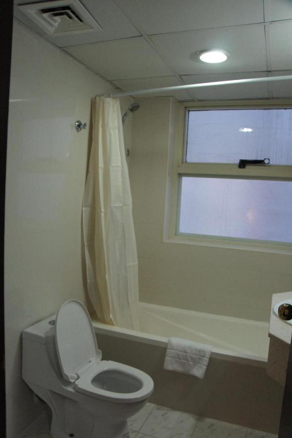 Three 888 Hotel Dubai Exterior foto
