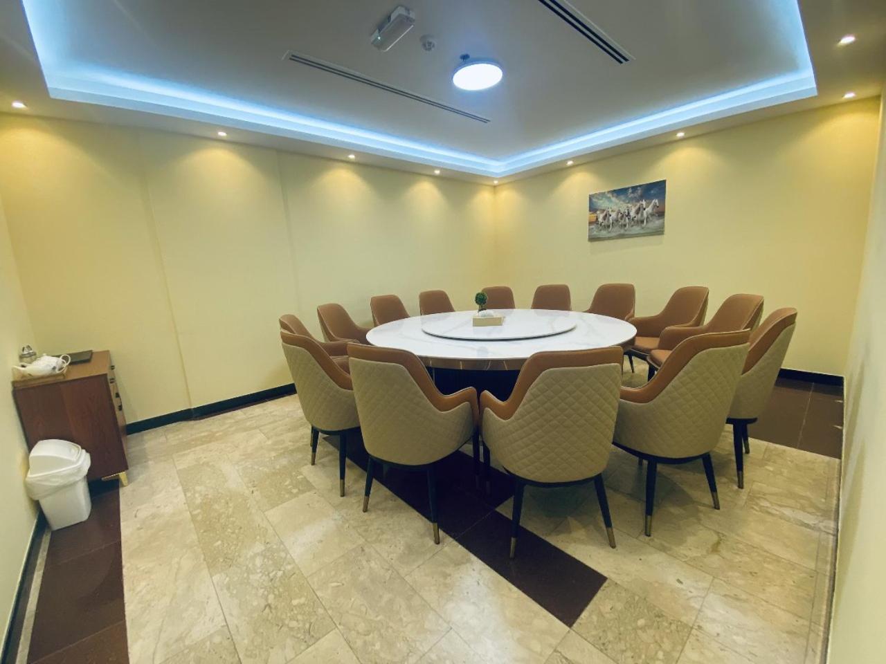 Three 888 Hotel Dubai Exterior foto